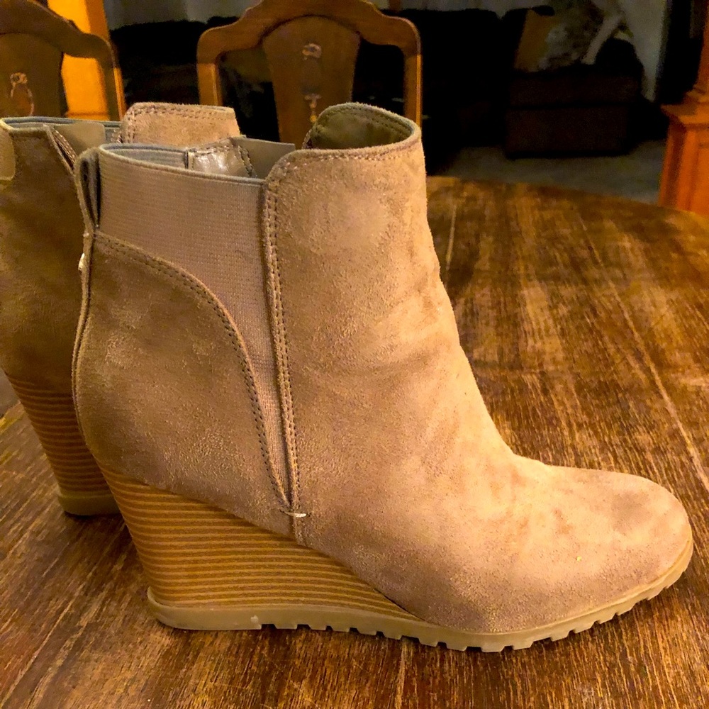 Like new tan, Nine West booties.  7.5